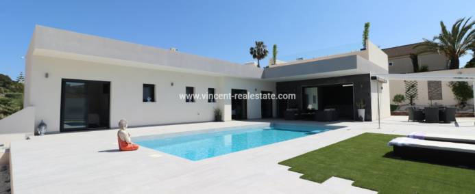 Price Drop! Look how interesting this luxury villa for sale in Algorfa!