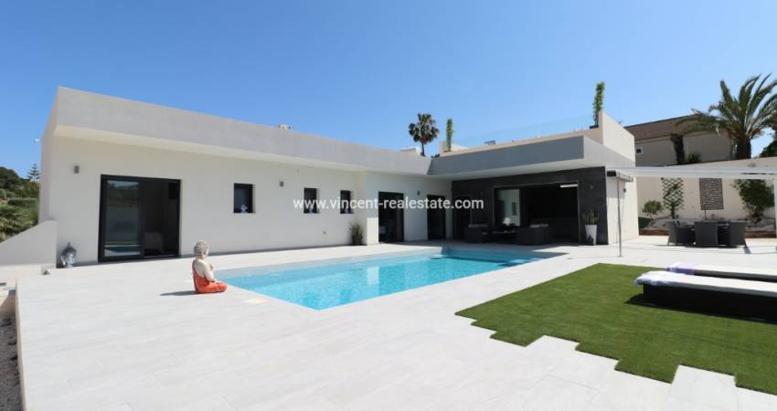 Price Drop! Look how interesting this luxury villa for sale in Algorfa!