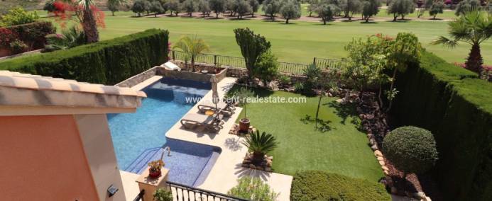 How to buy this detached villa for sale in La Finca Golf Resort and enjoy golf and nature all year round
