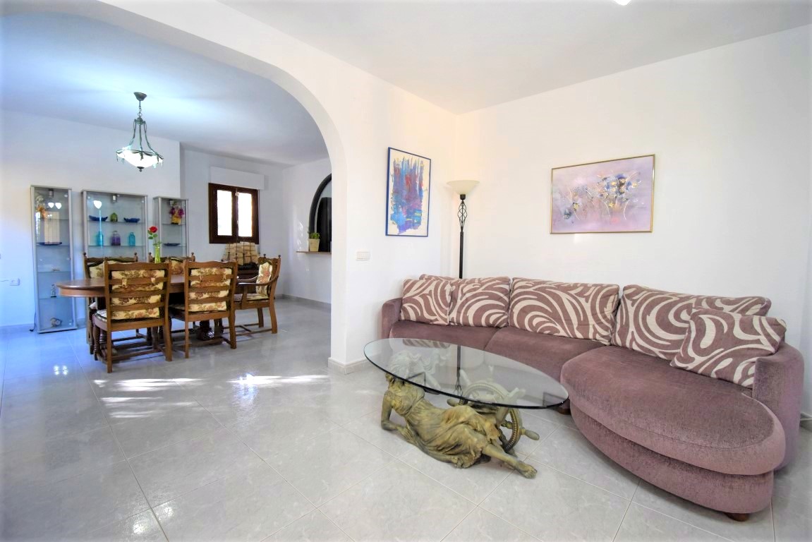 Qlistings 6 Bedroom Detached Villa For Sale In Orihuela Costa image 6