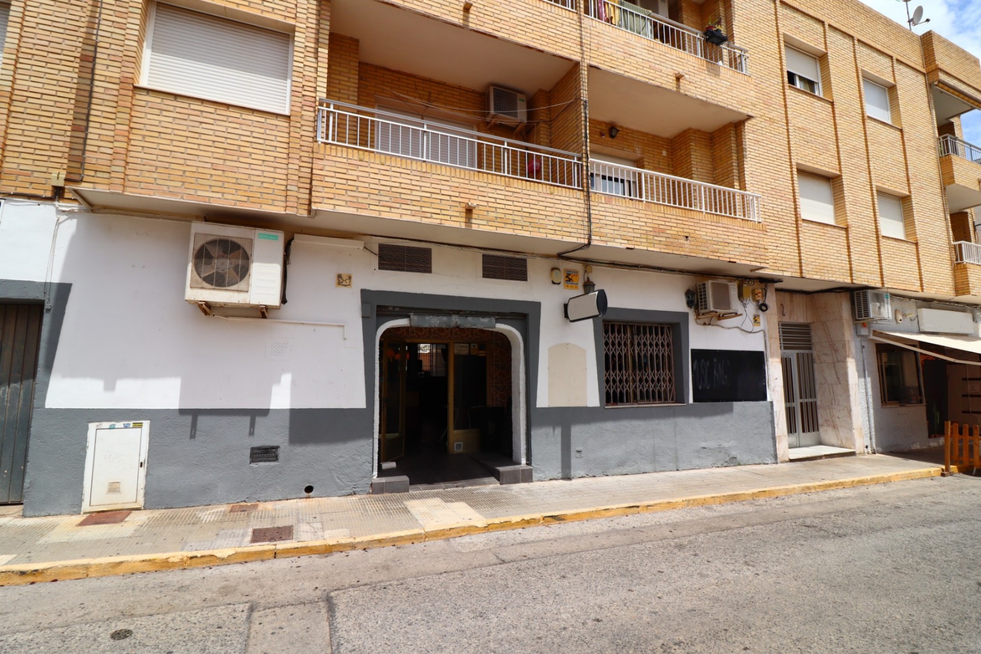 Comercial - Comercial - Los Montesinos - Los Montesinos - Pueblo