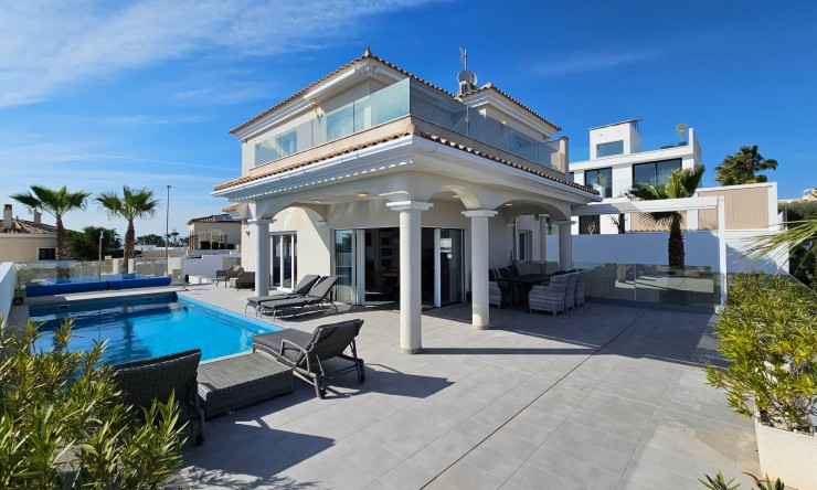 Detached Villa - Re-Sale - La Marina - La Marina - Urbanization