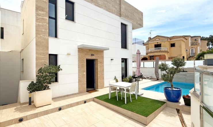 Detached Villa - Re-Sale - Orihuela Costa - Villamartin