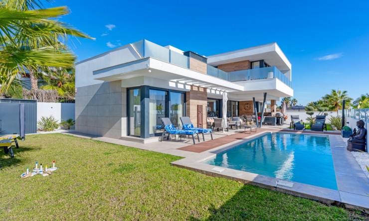 Frittliggende Villa - Videresalg - Ciudad Quesada - Ciudad Quesada - Byen