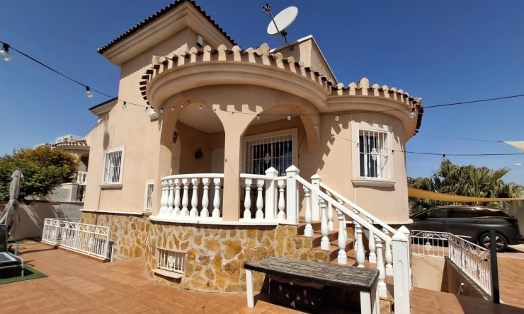 Frittliggende Villa - Videresalg - Ciudad Quesada - Doña Pepa