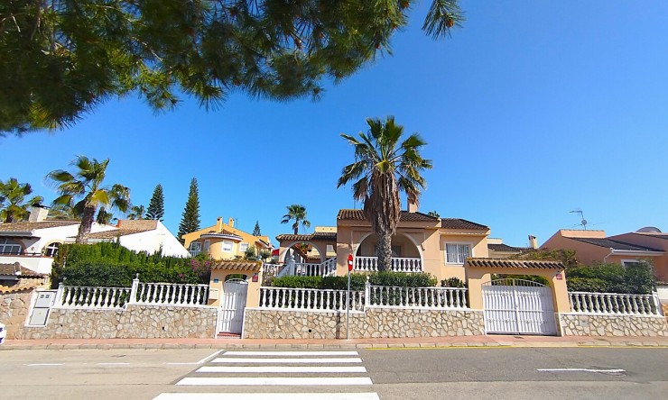 Frittliggende Villa - Videresalg - Ciudad Quesada - Pueblo Lucero