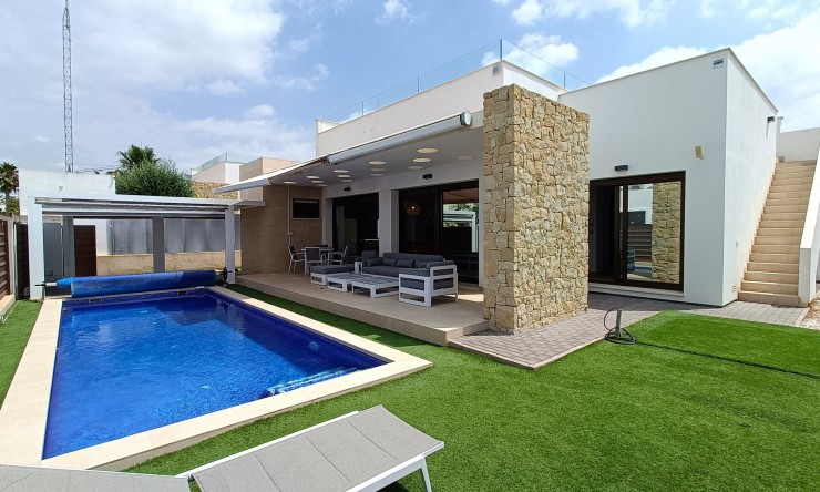 Frittliggende Villa - Videresalg - Los Montesinos - Entre Naranjos / Vistabella Golf