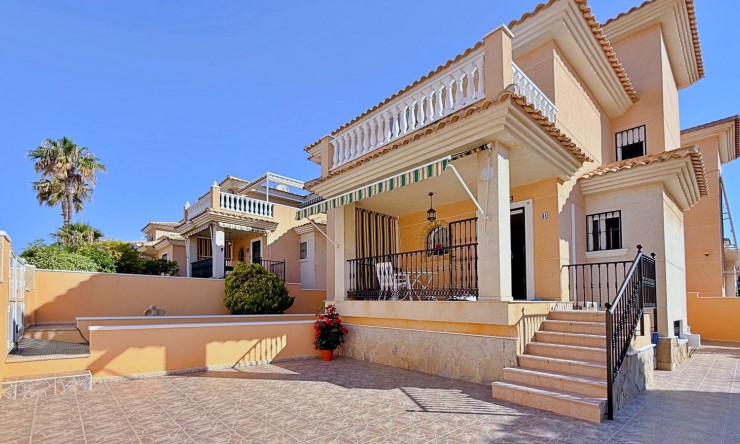 Frittliggende Villa - Videresalg - Orihuela Costa - Punta Prima