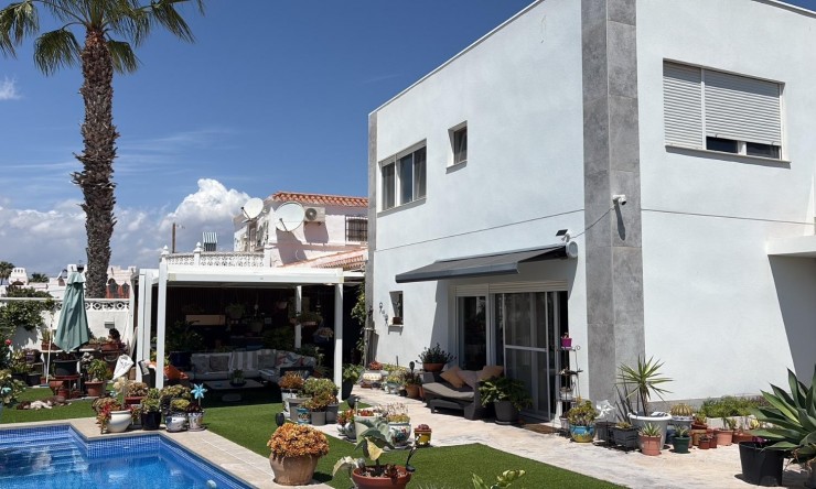 Frittliggende Villa - Videresalg - Torrevieja - Torretas