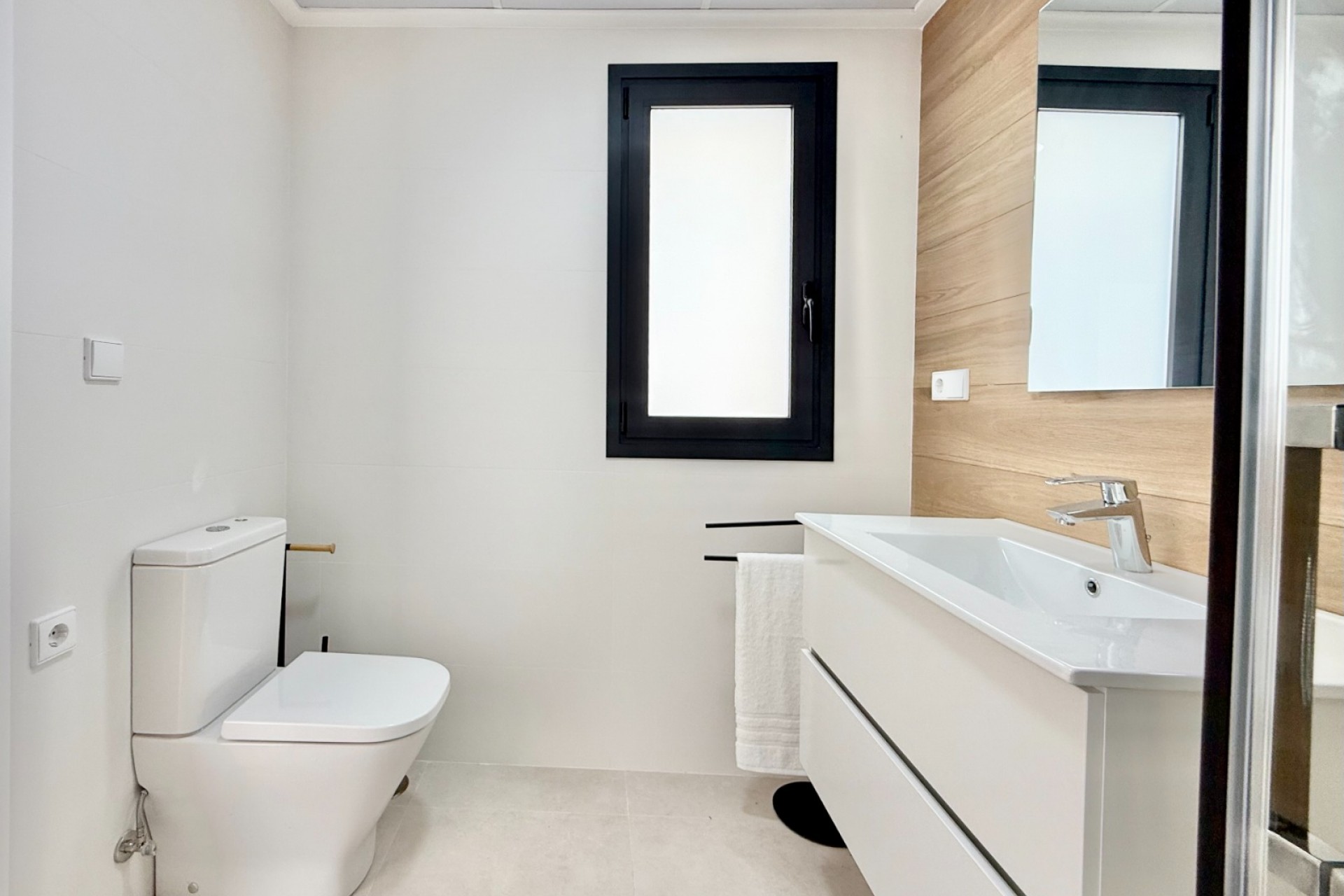 New - Apartment - Cox - San Fernando