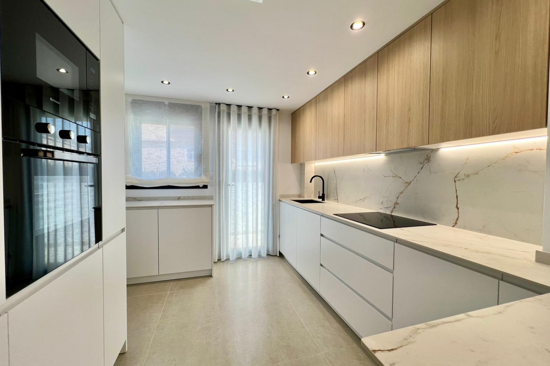 New - Townhouse - Benferri - Benferri - Town