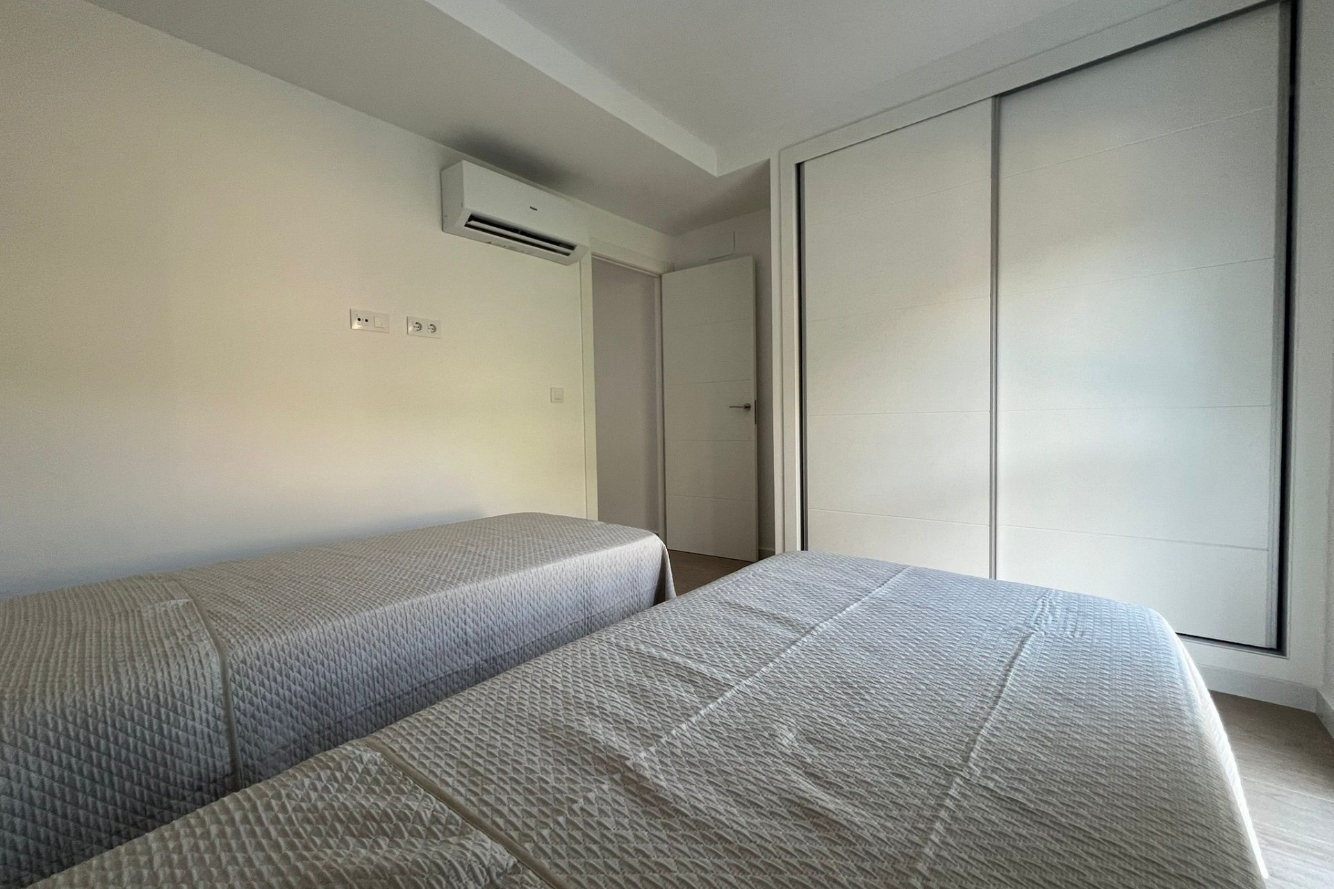 New - Townhouse - Portmán