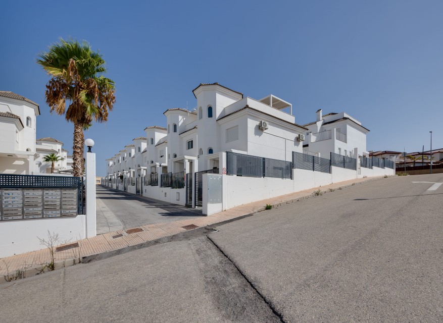 Nye - Frittliggende Villa - La Marina - La Marina - Urbanisering