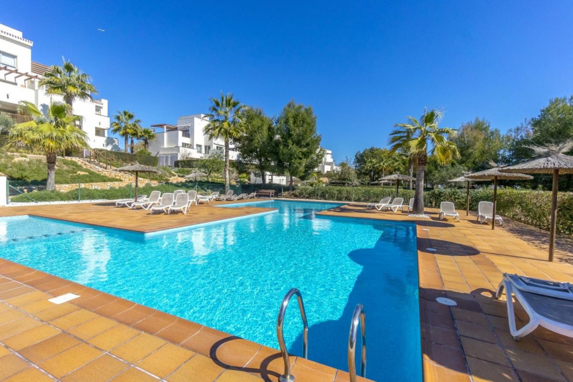 Re-Sale - Apartment - Las Colinas Golf Resort