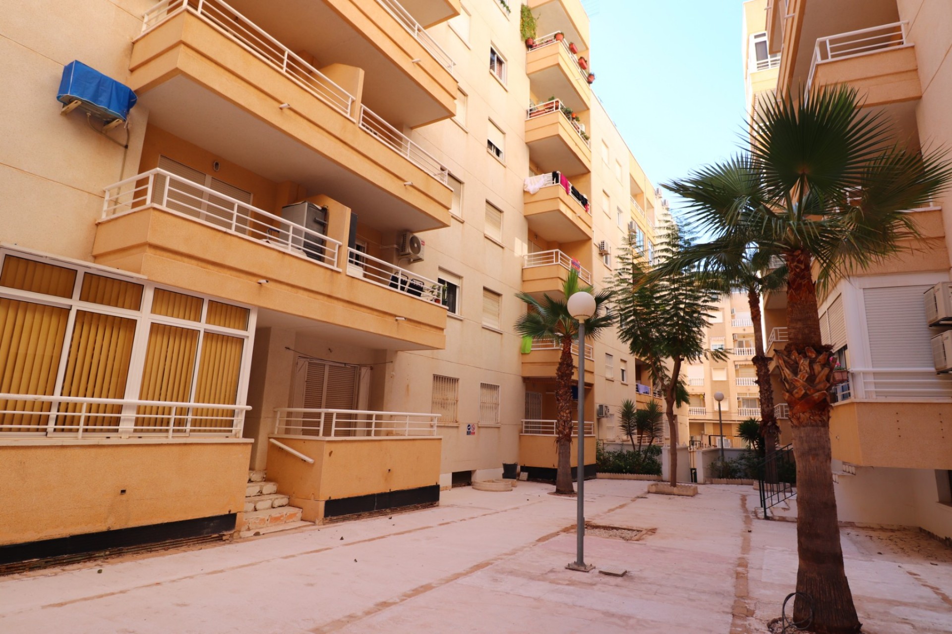 Re-Sale - Apartment - Torrevieja - Torrevieja - Centre