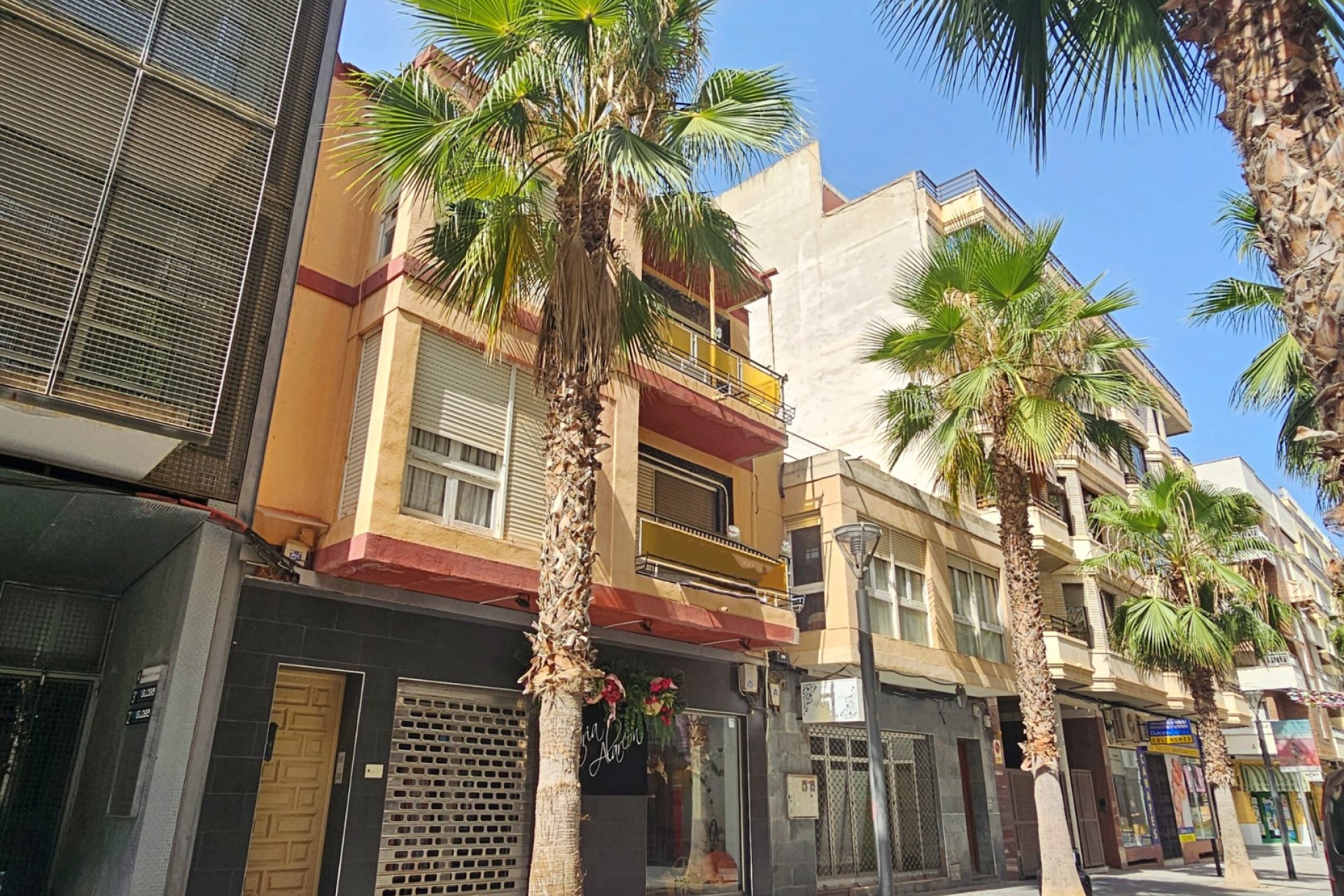 Re-Sale - Building (Mixed-Use) - Torrevieja - Torrevieja - Centre