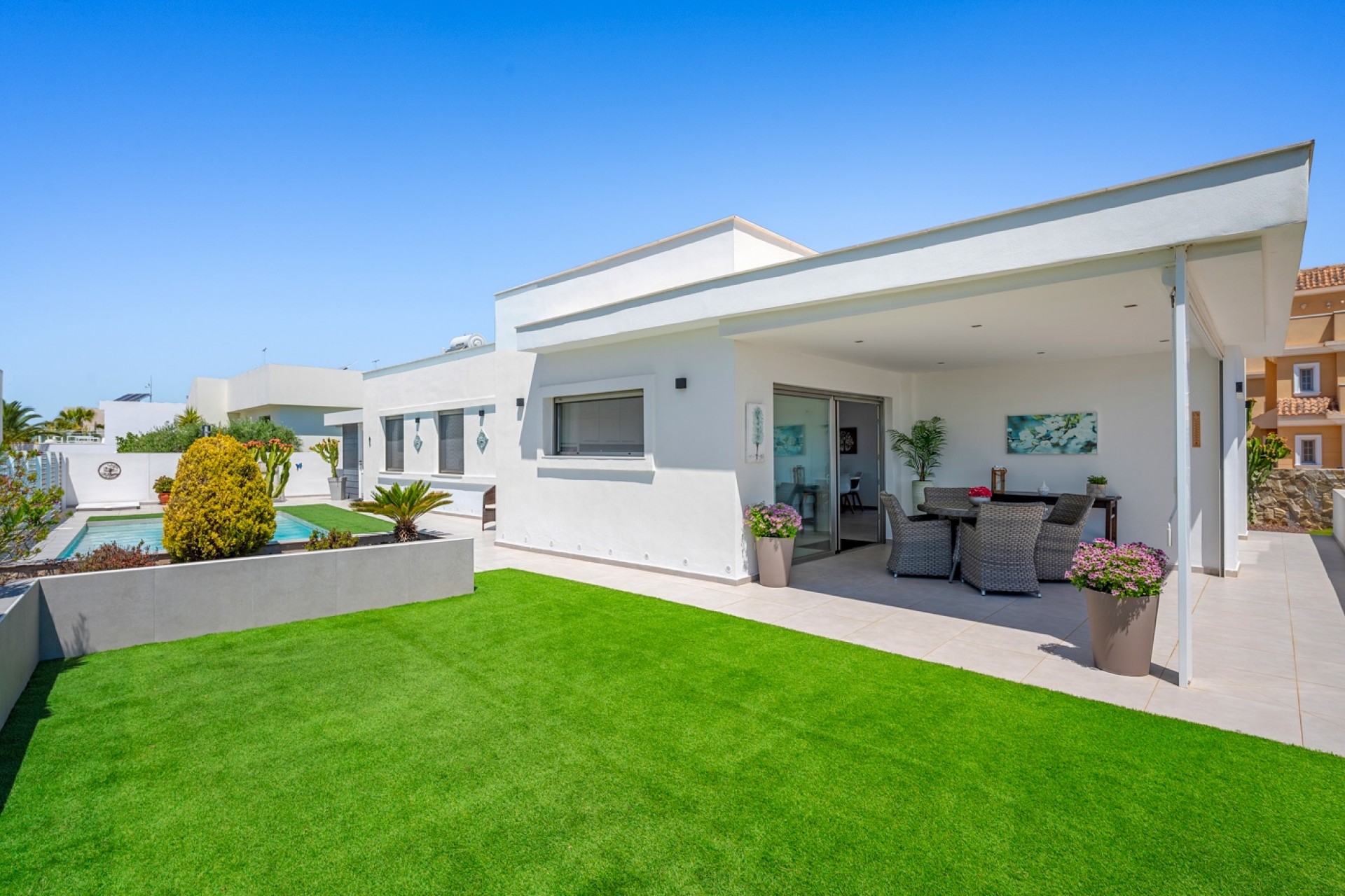 Re-Sale - Detached Villa - La Marina - La Marina - Urbanization