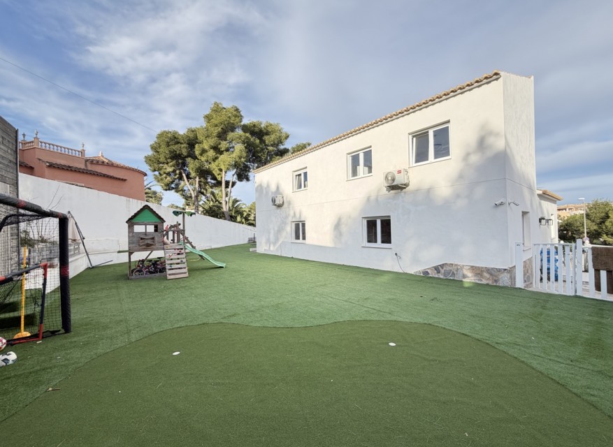 Re-Sale - Detached Villa - Orihuela Costa - Villamartin