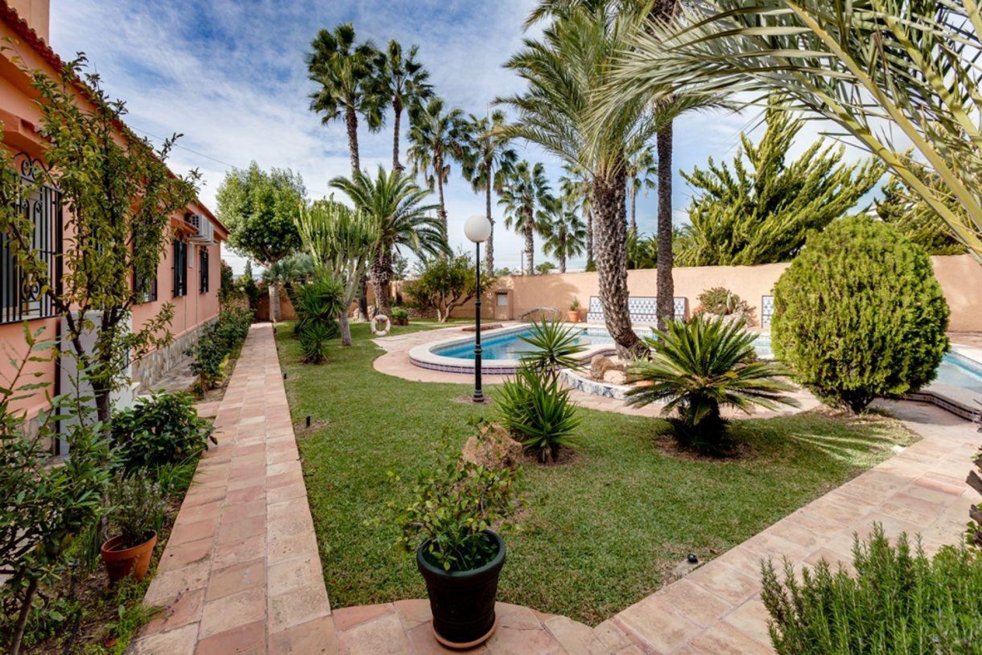 Re-Sale - Detached Villa - Torrevieja - El Chaparral