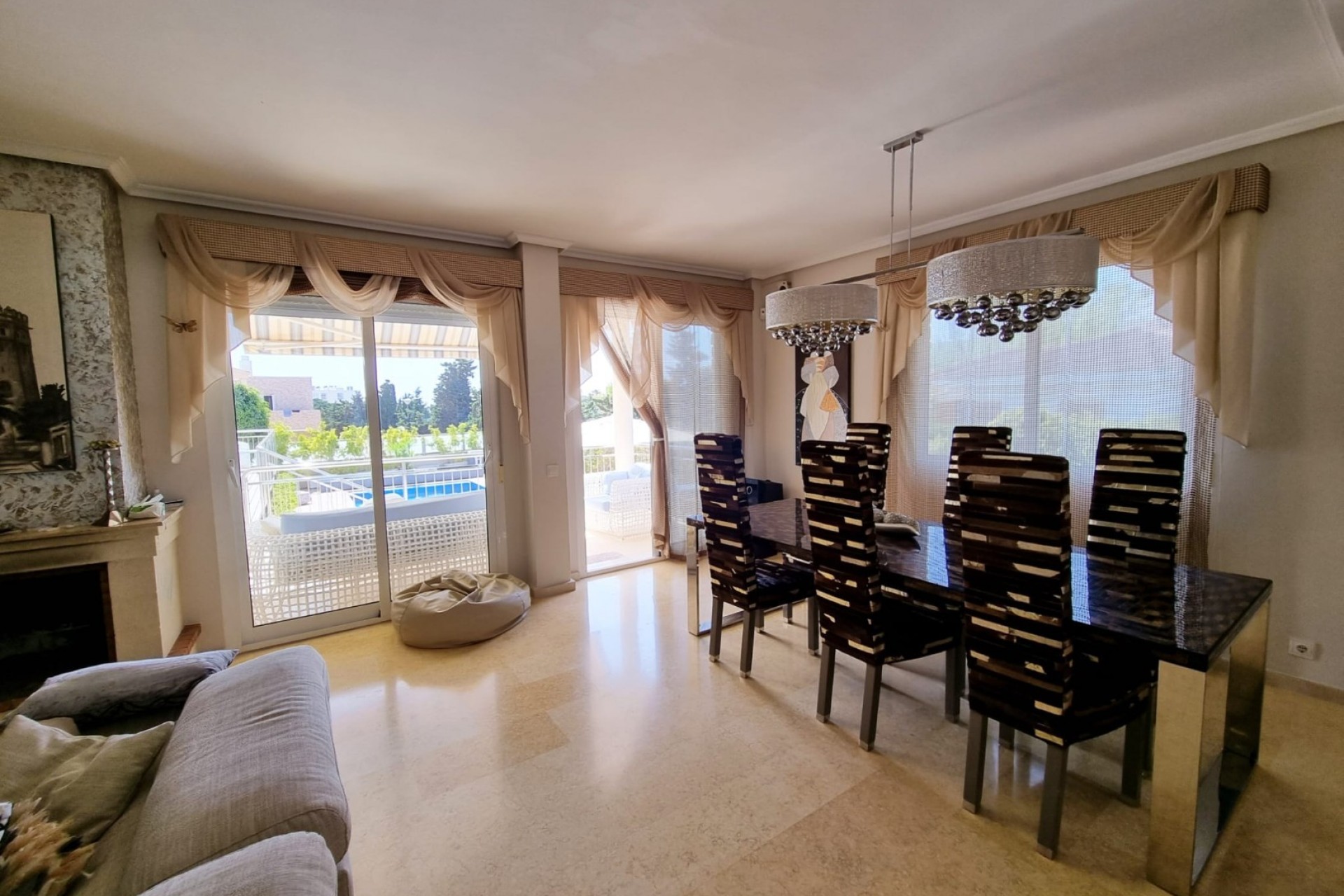 Re-Sale - Detached Villa - Torrevieja - La Mata - Town