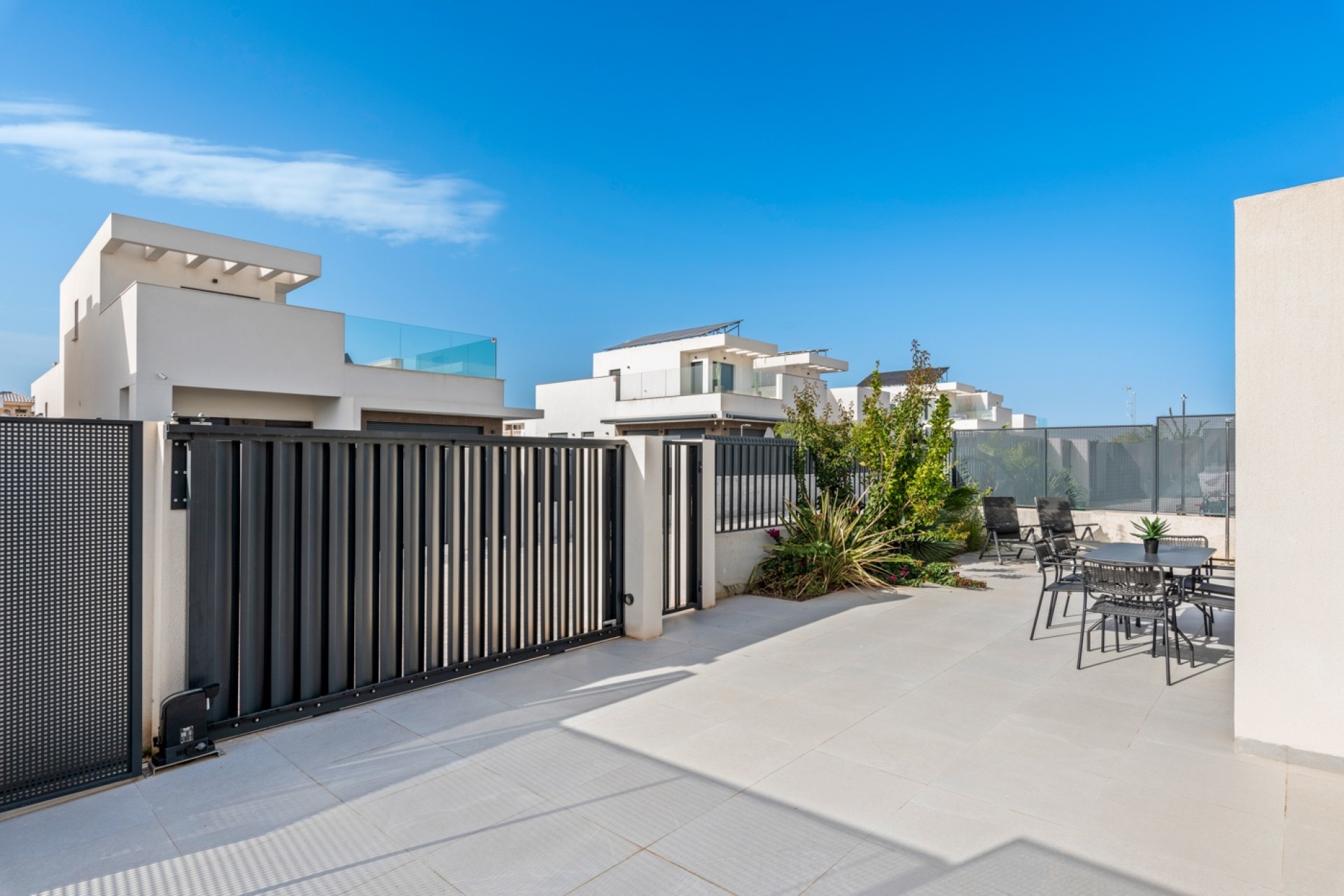 Re-Sale - Semi Detached Villa - La Marina - La Marina - Urbanization