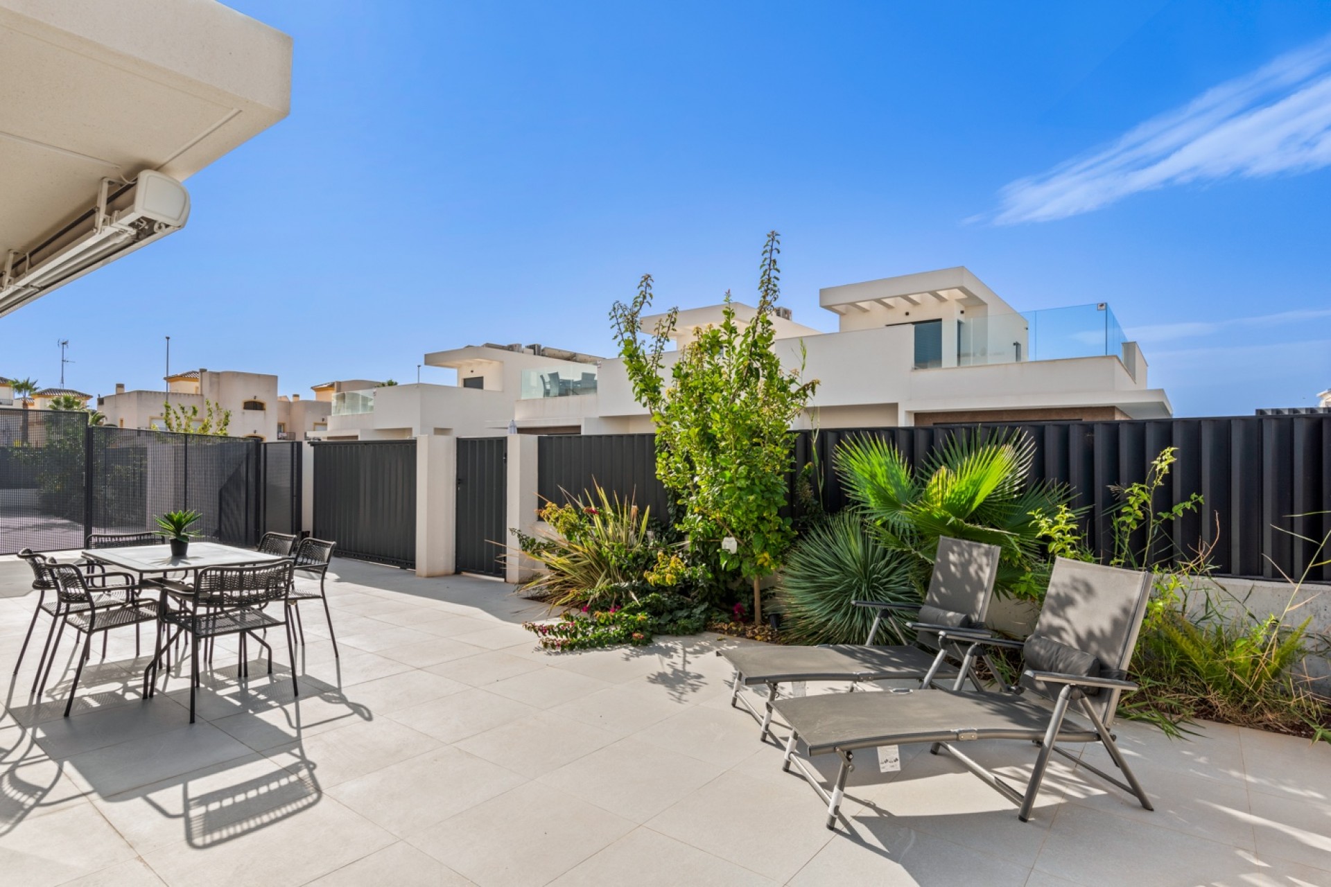 Re-Sale - Semi Detached Villa - La Marina - La Marina - Urbanization