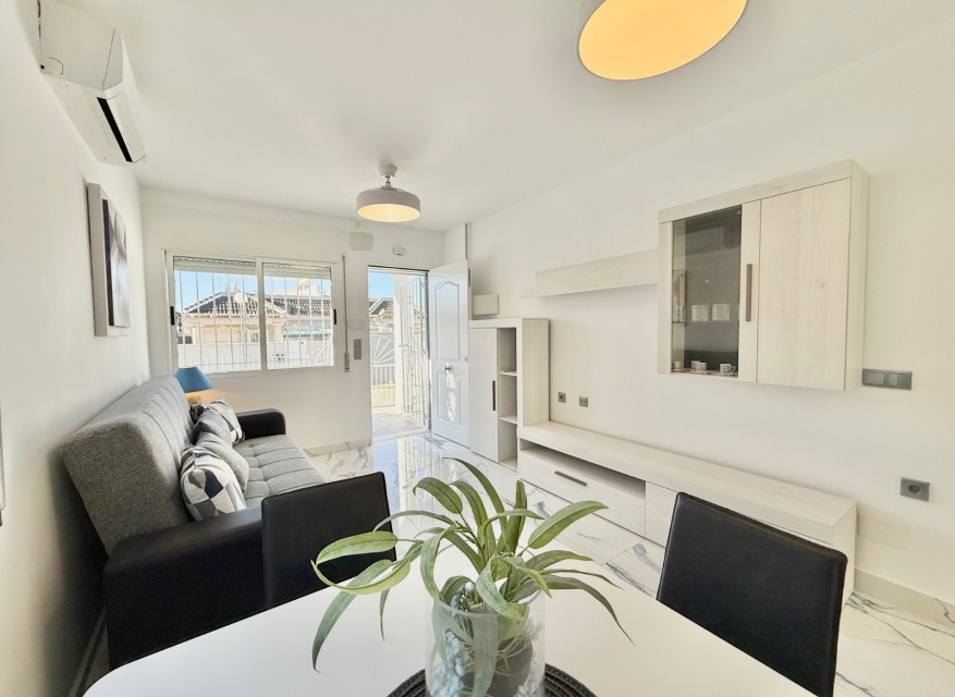 Re-Sale - Semi Detached Villa - Torrevieja - El Chaparral