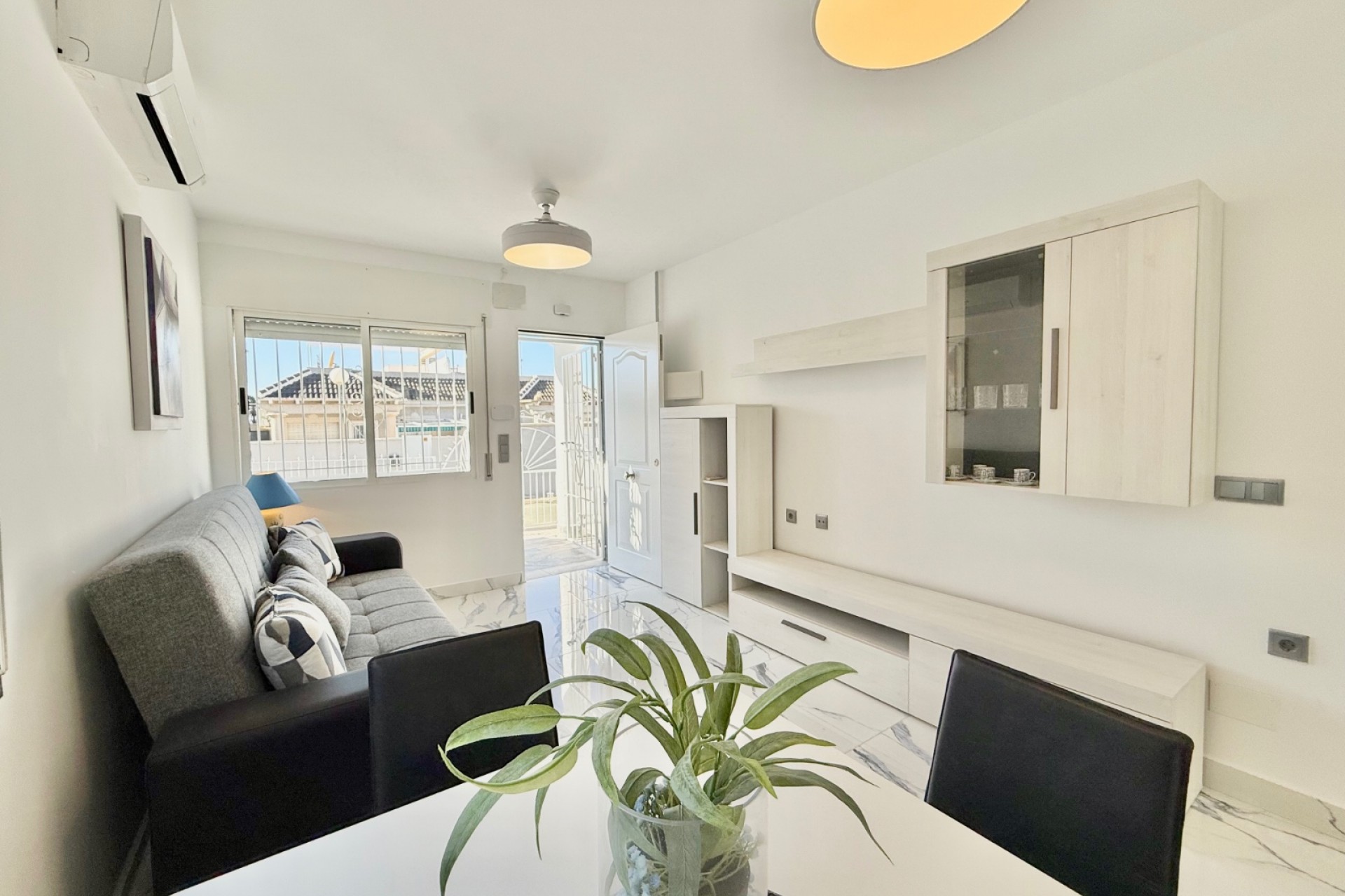 Re-Sale - Semi Detached Villa - Torrevieja - El Chaparral