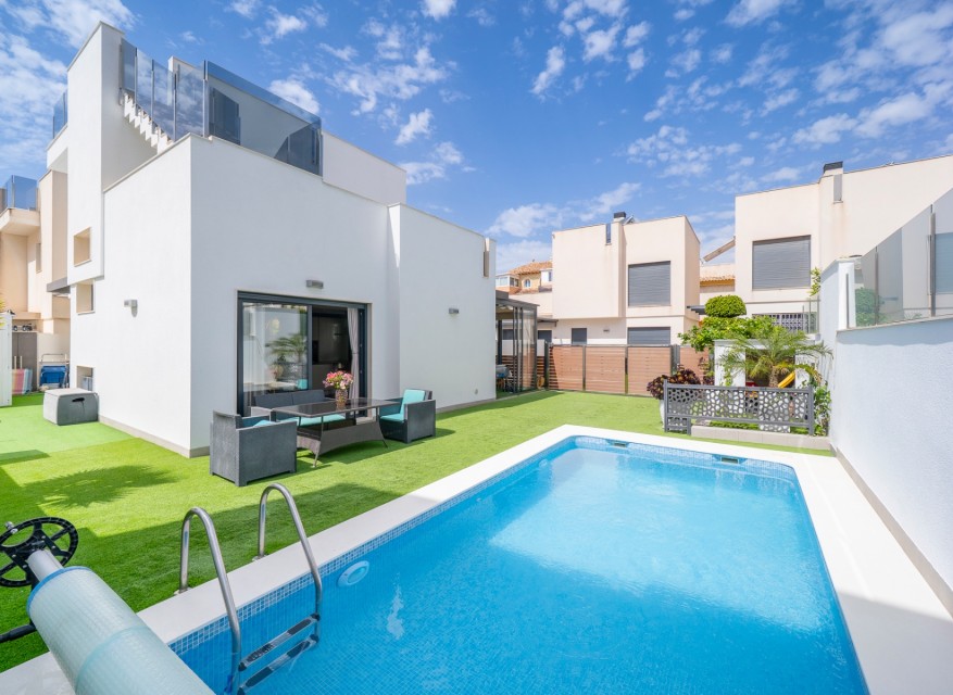 Reventa - Chalet - Torrevieja - Aguas Nuevas