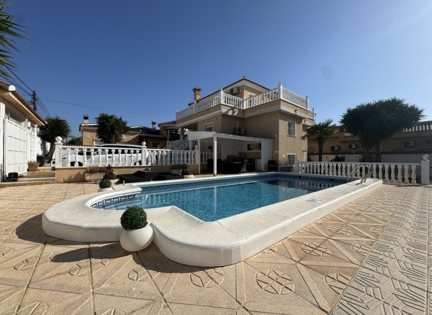 Videresalg - Frittliggende Villa - Ciudad Quesada - Ciudad Quesada - Byen