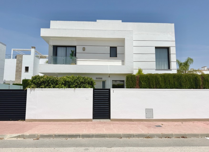 Videresalg - Frittliggende Villa - Ciudad Quesada - Ciudad Quesada - Byen
