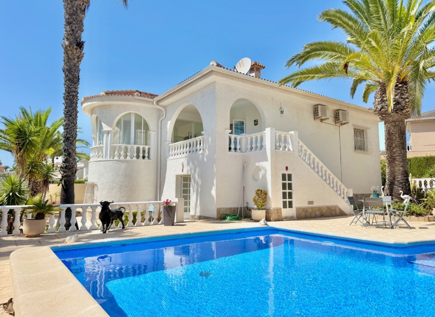 Videresalg - Frittliggende Villa - Ciudad Quesada - Ciudad Quesada - Byen