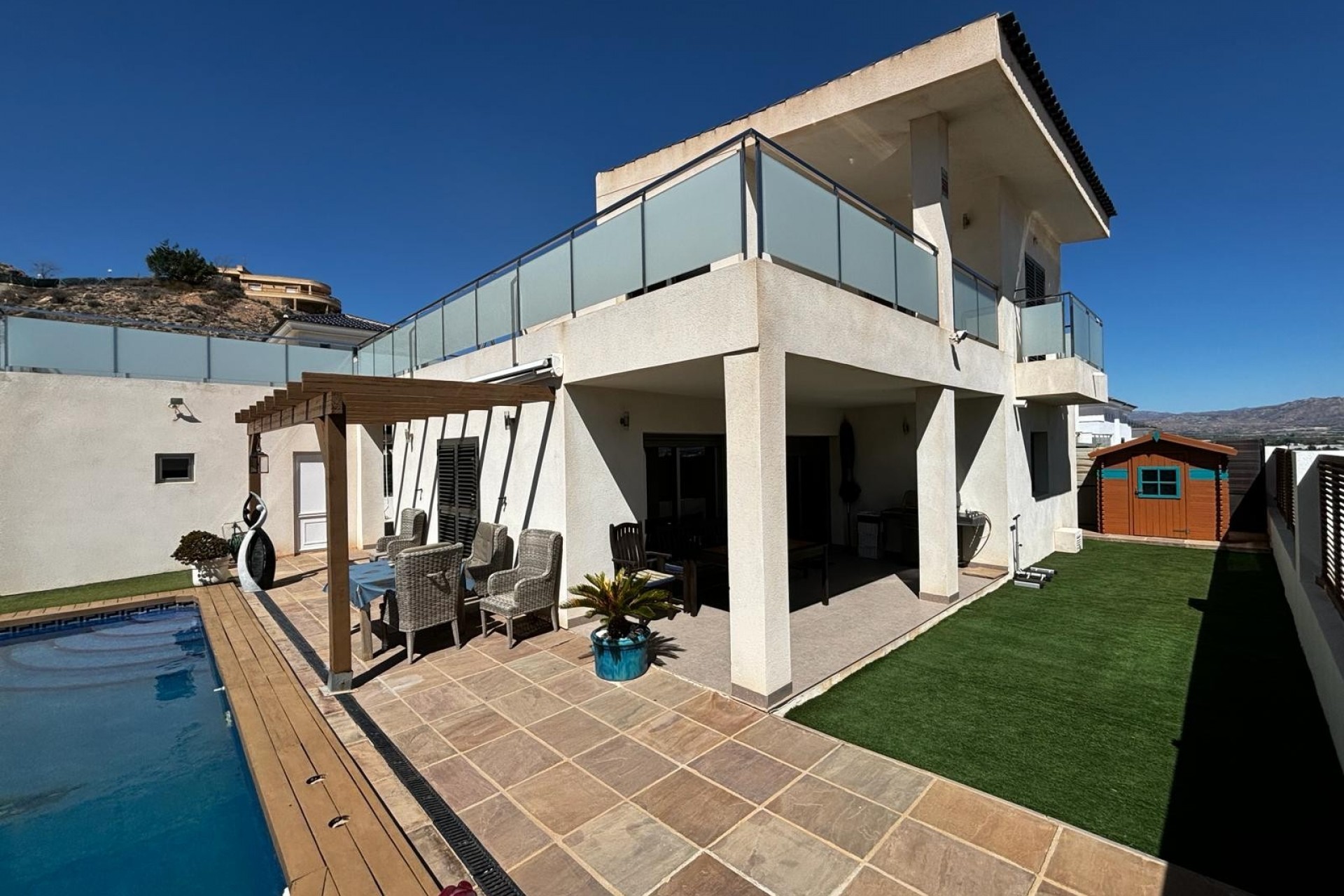 Videresalg - Frittliggende Villa - Cox - Cox - Felt