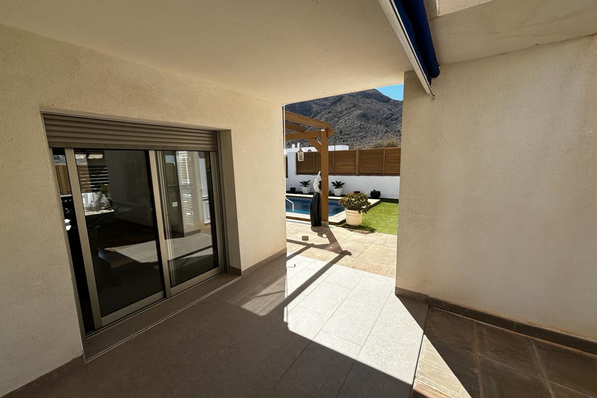 Videresalg - Frittliggende Villa - Cox - Cox - Felt