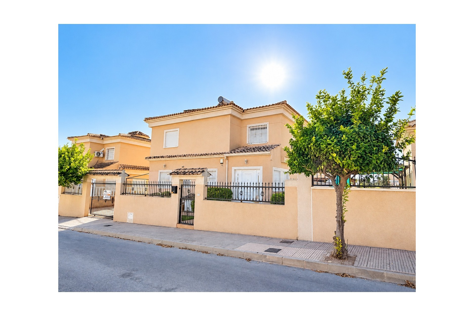Videresalg - Frittliggende Villa - La Marina - La Marina - Urbanisering