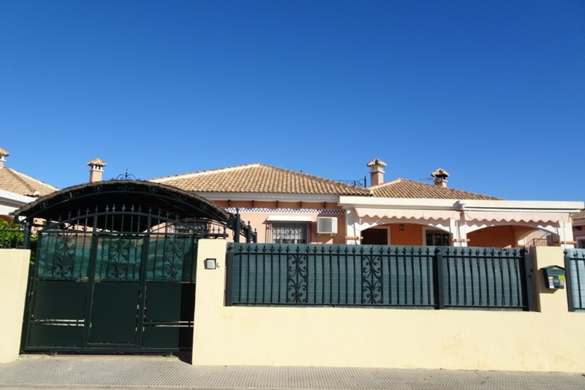 Videresalg - Frittliggende Villa - Los Montesinos - La Herrada
