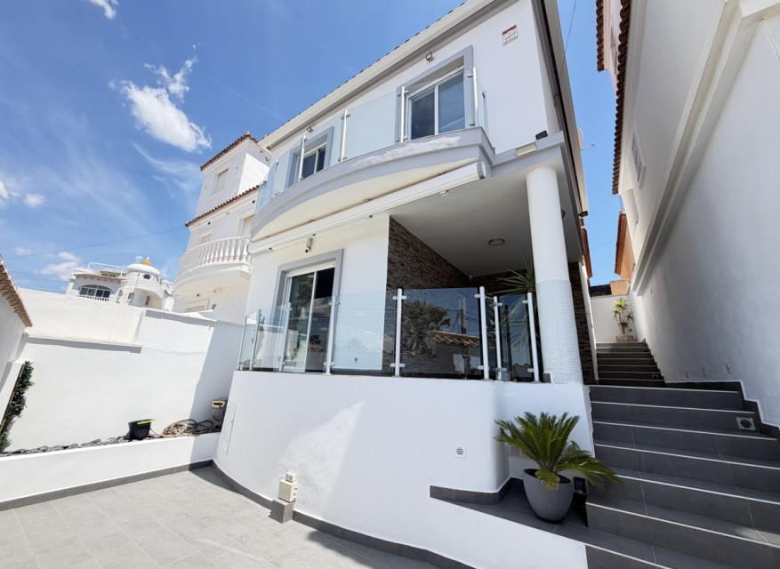 Videresalg - Frittliggende Villa - Orihuela Costa - Villamartin