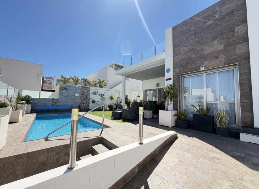 Videresalg - Frittliggende Villa - Orihuela Costa - Villamartin