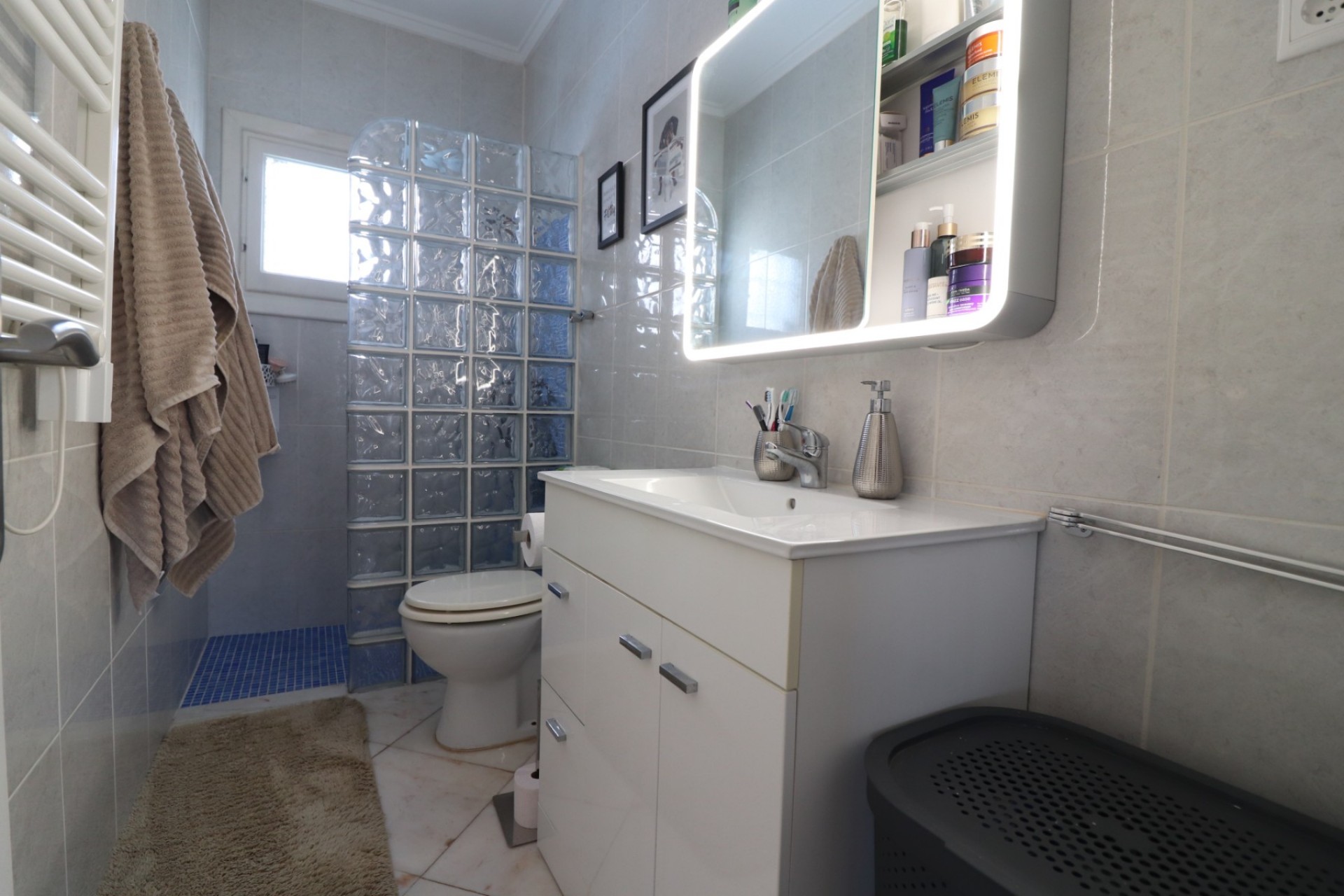 Videresalg - Frittliggende Villa - Orihuela Costa - Villamartin
