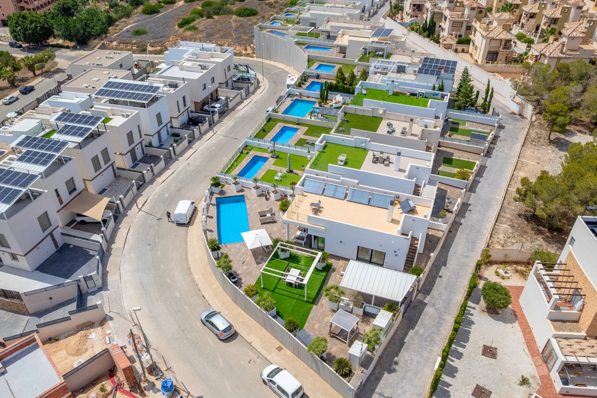 Videresalg - Frittliggende Villa - Orihuela Costa - Villamartin