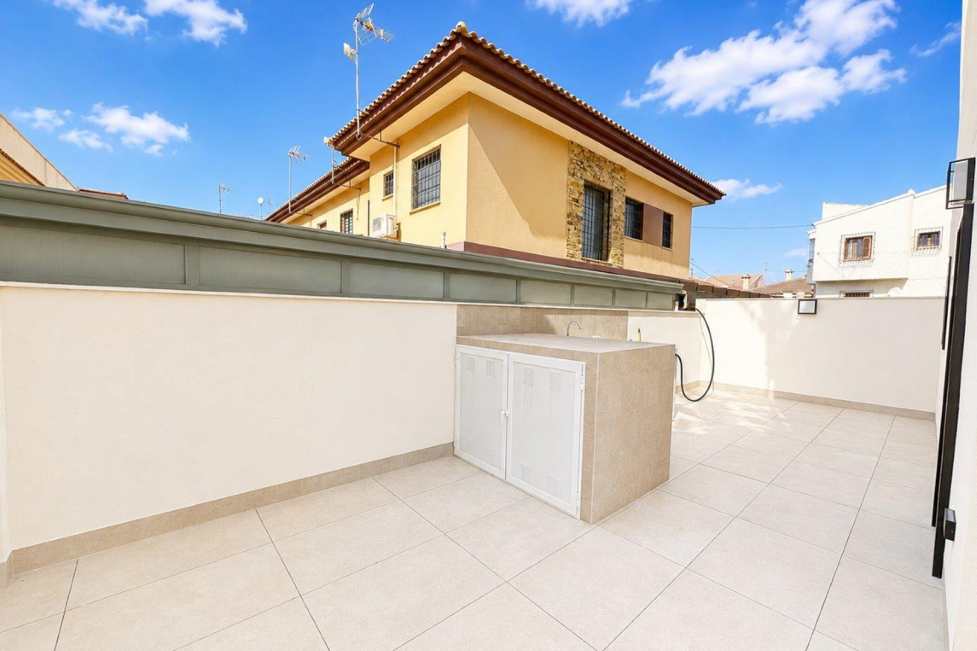 Videresalg - Frittliggende Villa - Santiago de La Ribera - Santiago de La Ribera - Byen