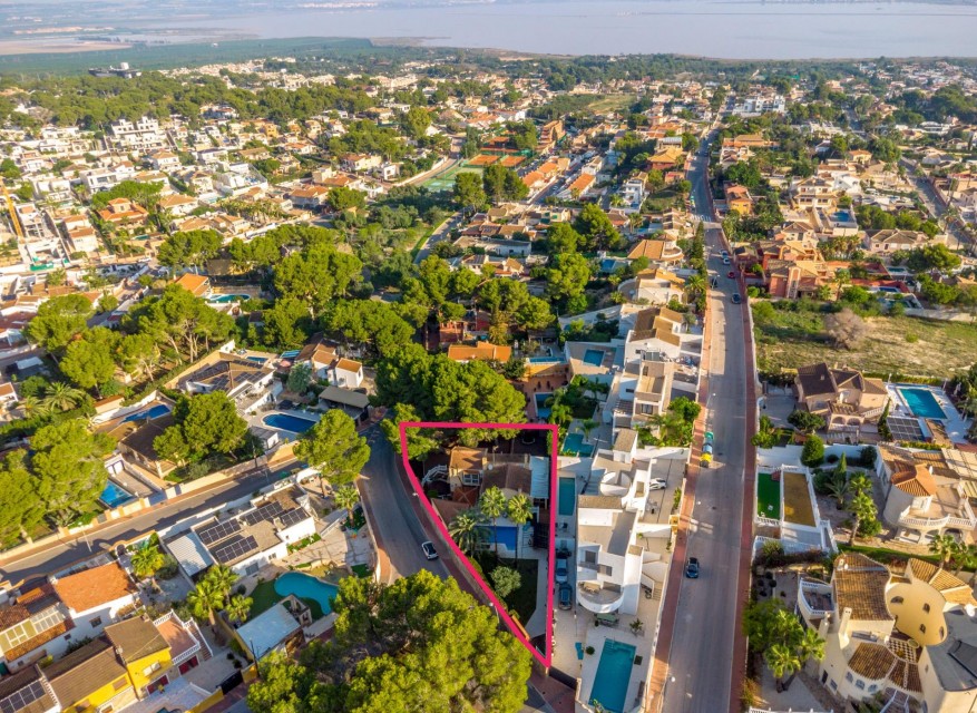 Videresalg - Frittliggende Villa - Torrevieja - Los Balcones