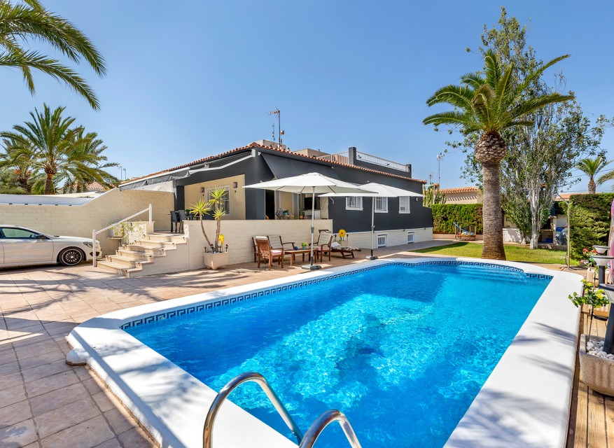 Videresalg - Frittliggende Villa - Torrevieja - Rocio del Mar