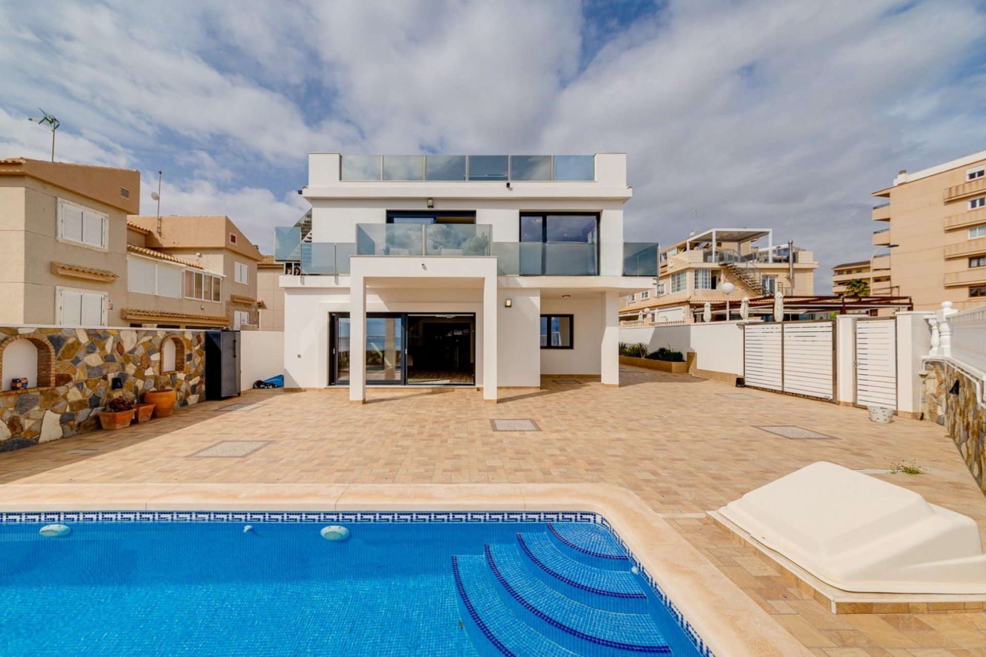 Videresalg - Frittliggende Villa - Torrevieja - Torre La Mata