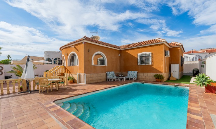 Vrijstaande Villa - Wederverkoop - Ciudad Quesada - CBB-23659