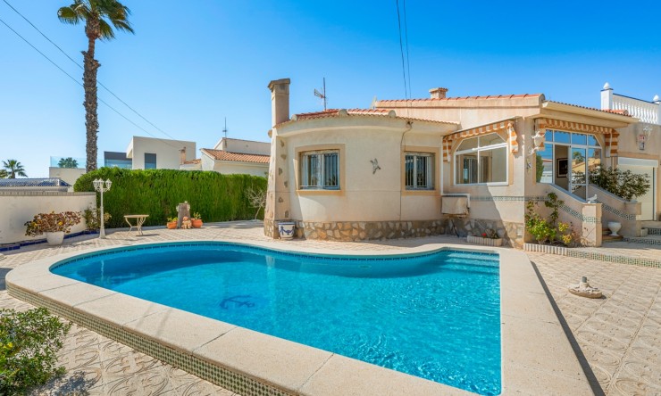 Vrijstaande Villa - Wederverkoop - Ciudad Quesada - CBB-56944