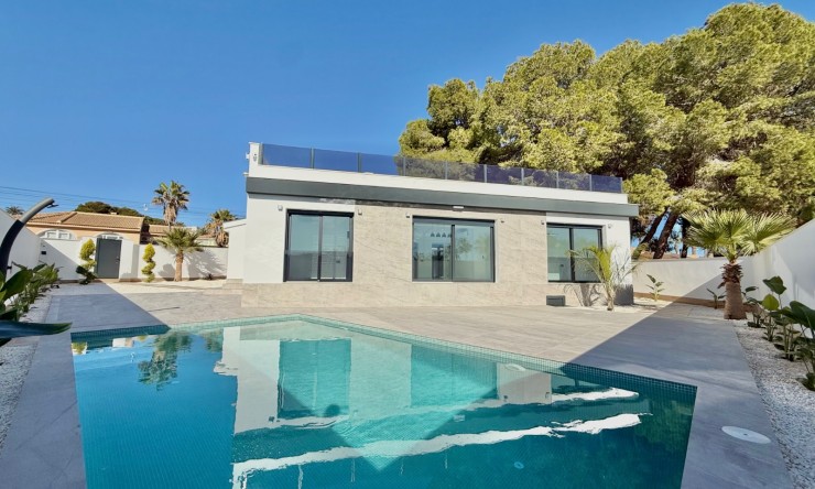 Vrijstaande Villa - Wederverkoop - Ciudad Quesada - CV-48039