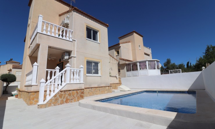 Vrijstaande Villa - Wederverkoop - San Miguel de Salinas - Lake View Mansions