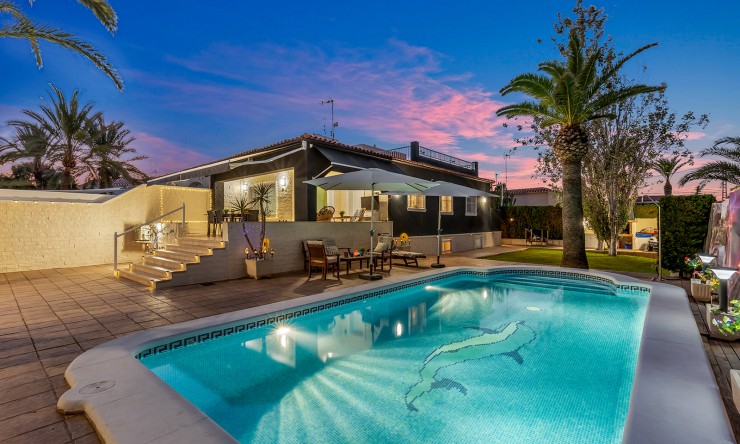 Vrijstaande Villa - Wederverkoop - Torrevieja - BEN-24096