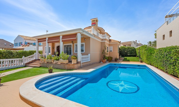 Vrijstaande Villa - Wederverkoop - Torrevieja - Torre La Mata